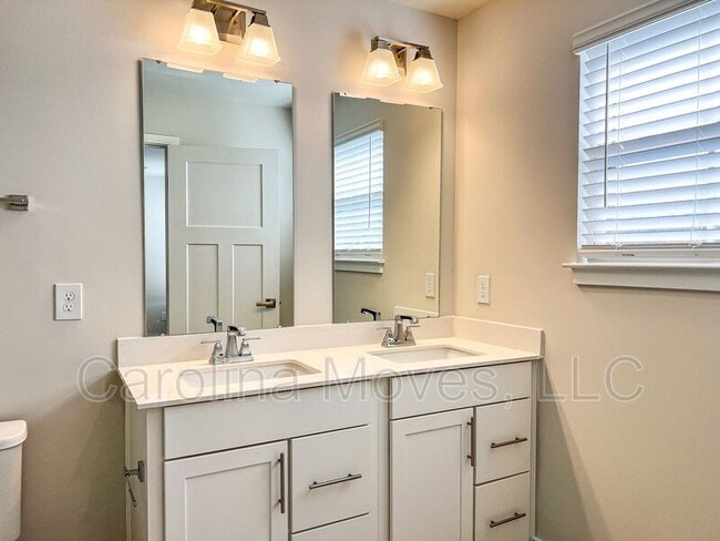 Building Photo - 535 Martin Crk Dr