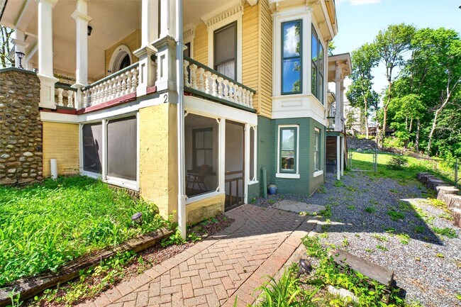 Building Photo - 130 Depew St