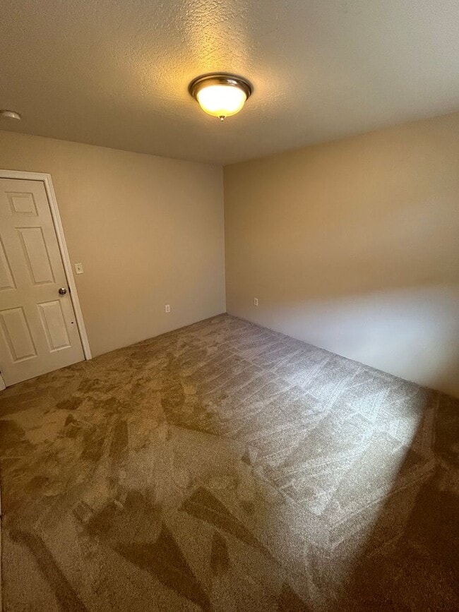 Building Photo - Coming Soon!!Three Bedroom for lease in Me...