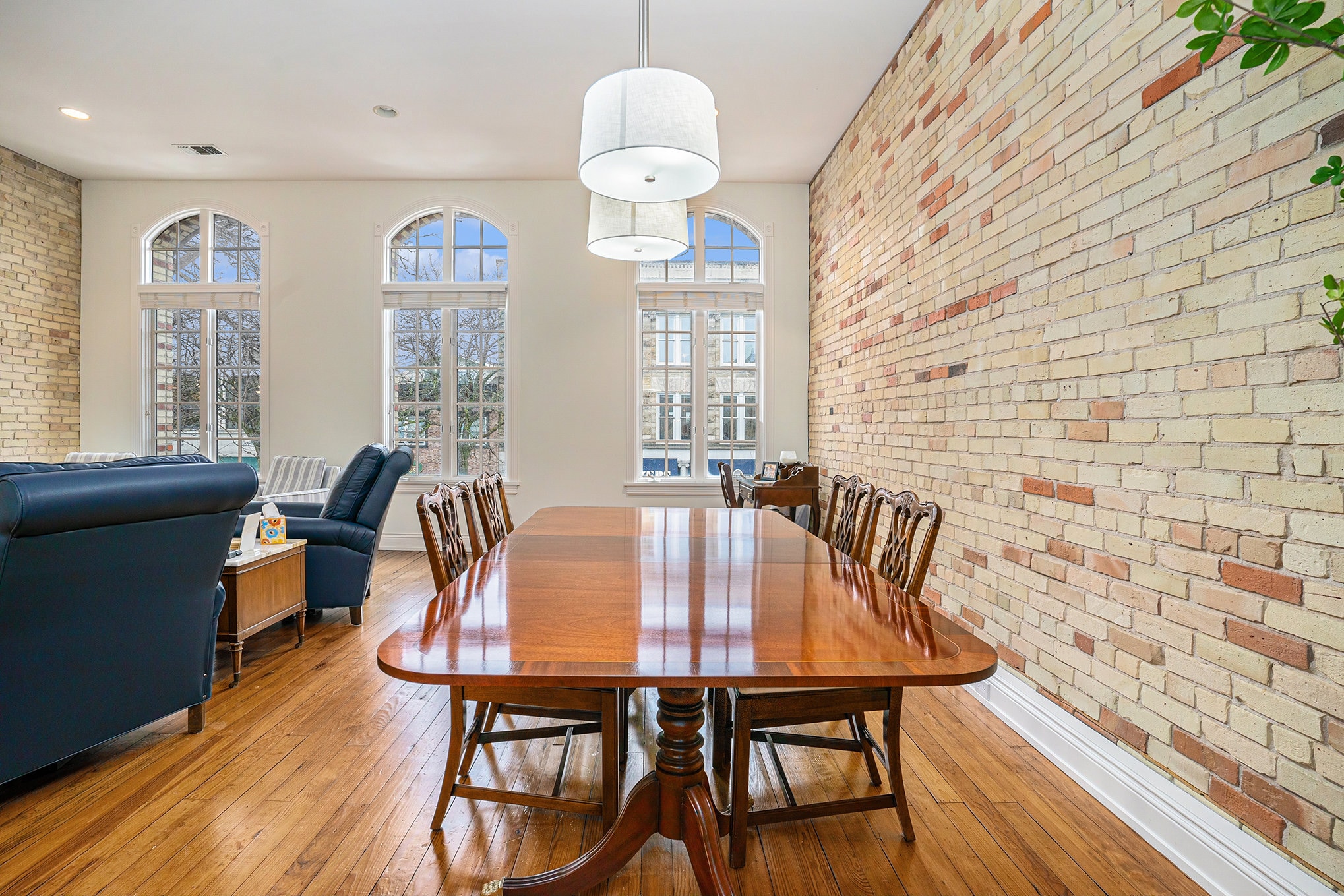 Building Photo - 32 E 8th St