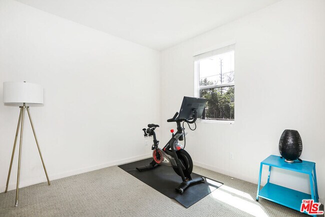 Building Photo - 3901 N Eagle Rock Blvd