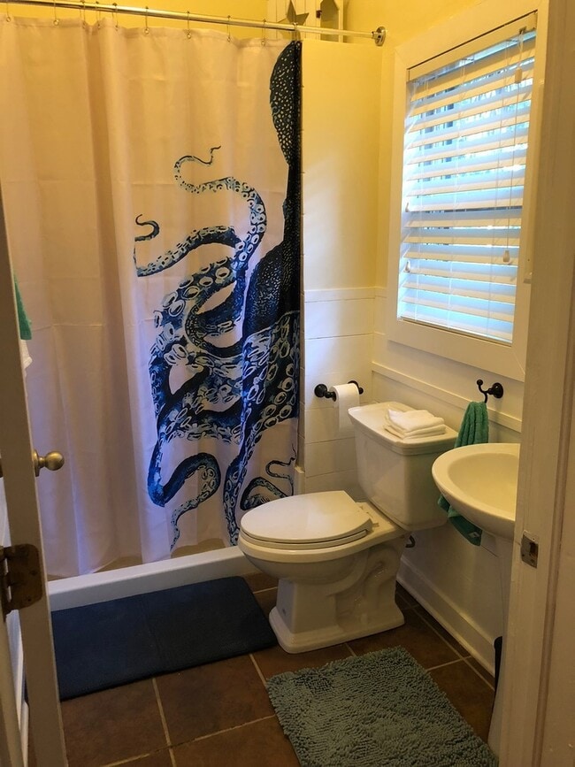 Building Photo - Historic Ybor City Bungalow