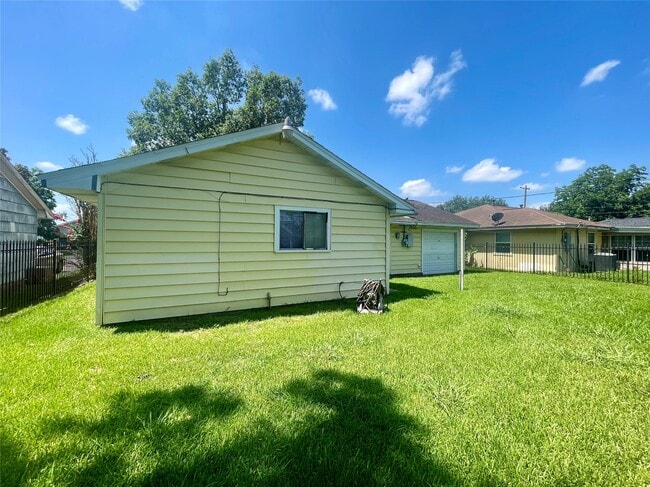 Building Photo - 3509 Ramsey Dr