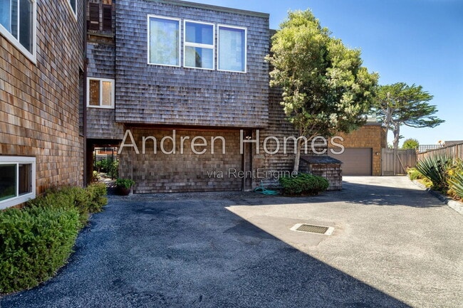 Building Photo - 22660 E Cliff Dr