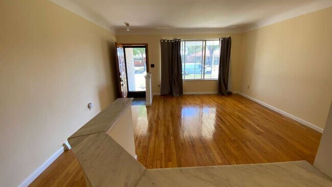 Building Photo - 28301 Mavis Dr