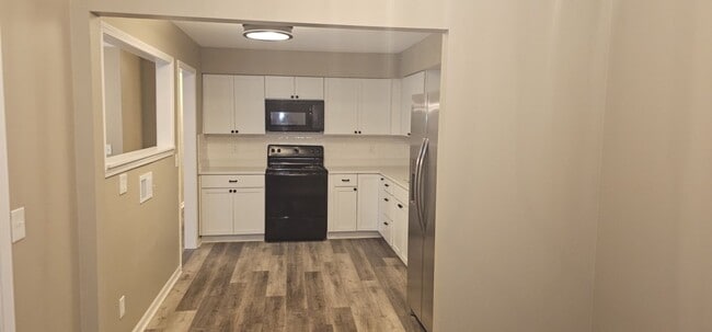 Building Photo - Move in special - Newly Renovated SF in North KC