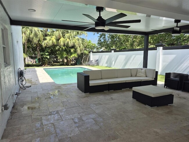 Building Photo - 5820 SW 58th Ct