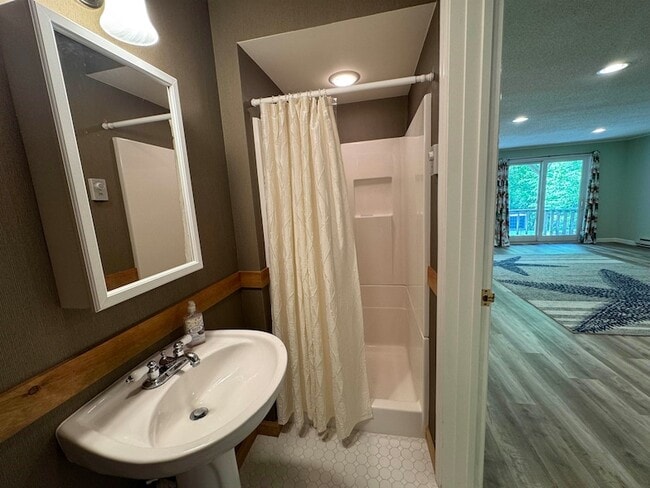 Building Photo - 524 Equinox on The Battenkill