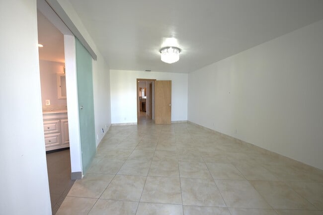 Building Photo - 100 Waterway Dr S