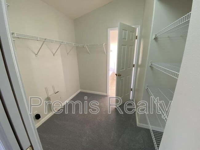 Building Photo - 13224 Thoroughbred Loop