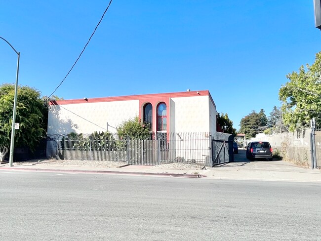 Building Photo - 8132 Baldwin St