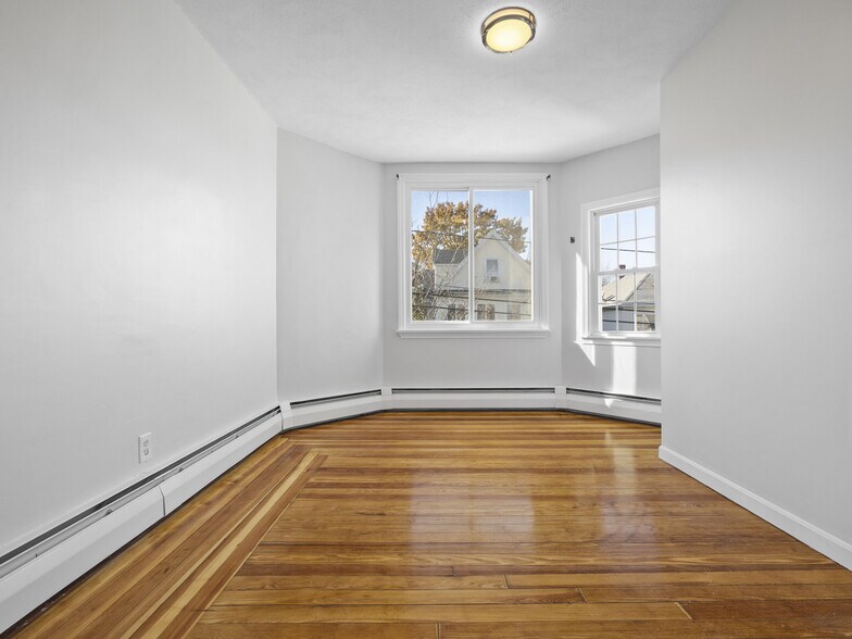 Building Photo - 42 William St