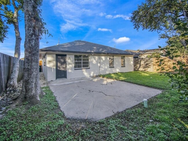 Building Photo - 3810 Lehall St