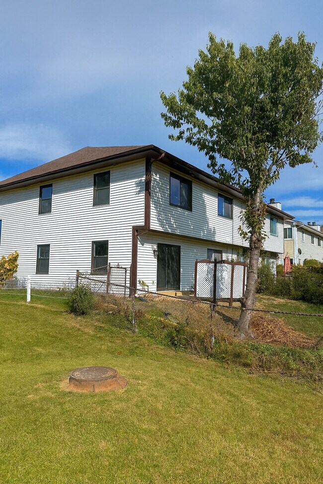Building Photo - 1426 Chippewa Trail