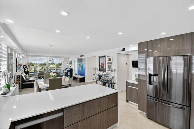 Building Photo - 9250 W Bay Harbor Dr
