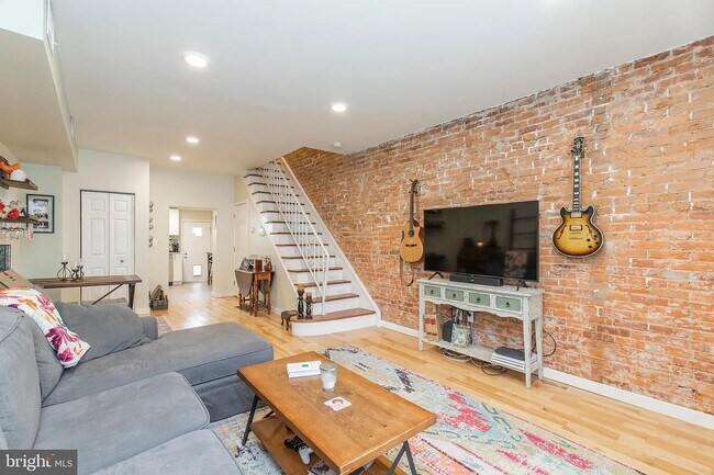 Primary Photo - 1808 S Chadwick St