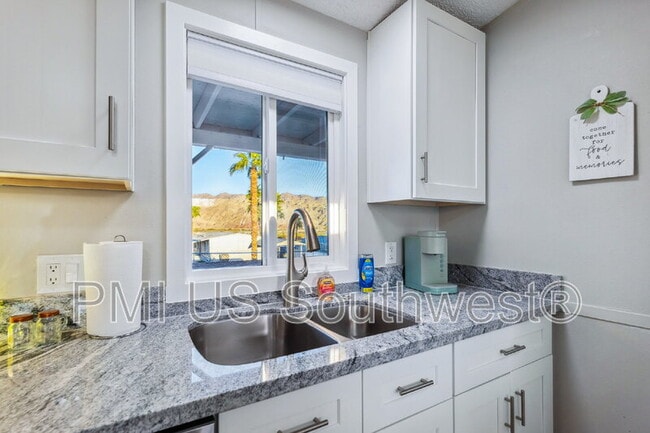 Building Photo - 437 Riverfront Dr