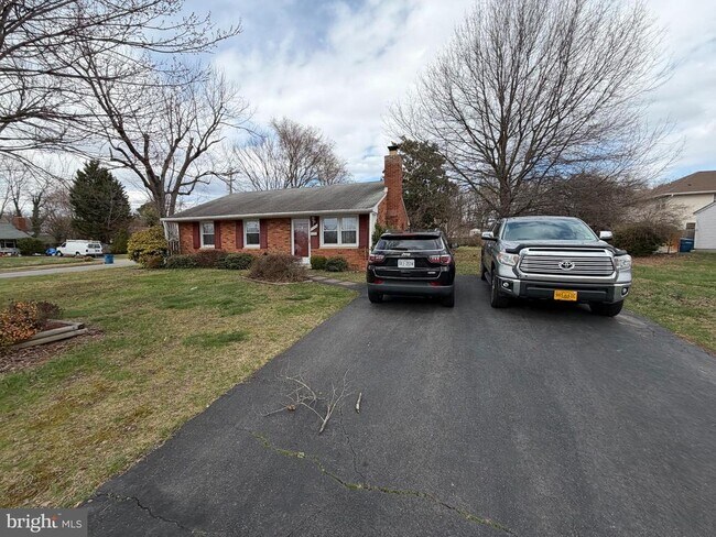 Building Photo - 7608 Heritage Dr