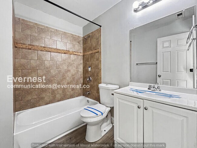 Building Photo - 3 Bed, 2.5 Bath Home with Off-Street Parking / Pet-Friendly / Available Now!