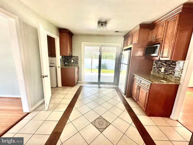 Building Photo - 4128 Point Hollow Ln
