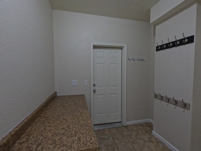 Building Photo - 2215 Harvest St