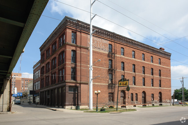 Building Photo - Raymond Brothers Building