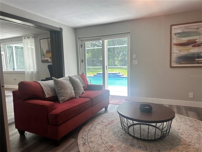 Building Photo - 12922 Post Rd