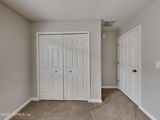 Building Photo - 2450 Creekfront Dr