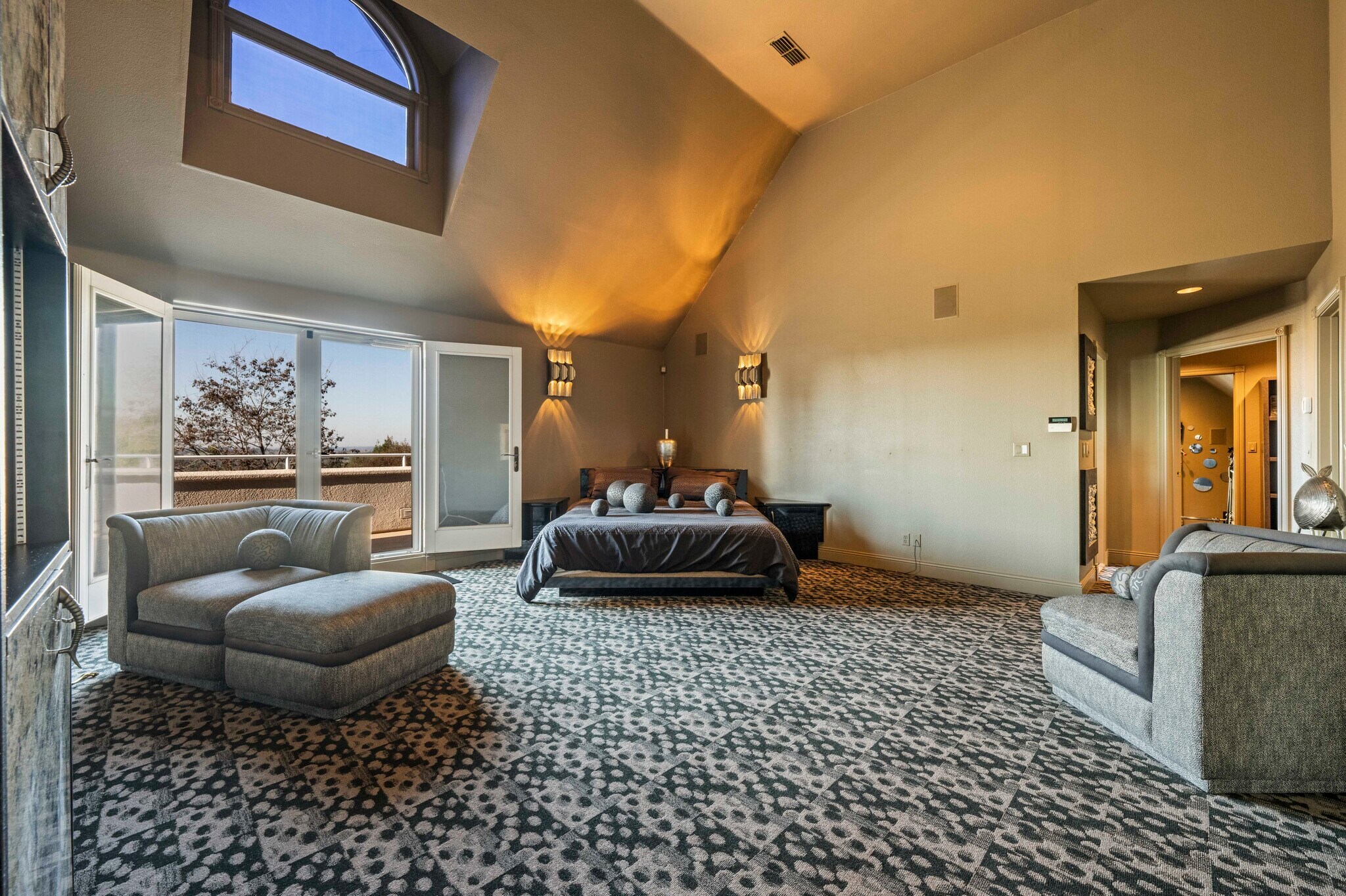 Building Photo - 8985 Vista de Lago Ct