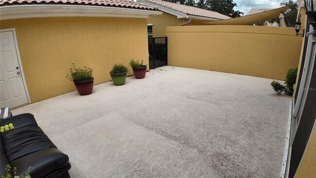 Building Photo - 8561 Insular Ln