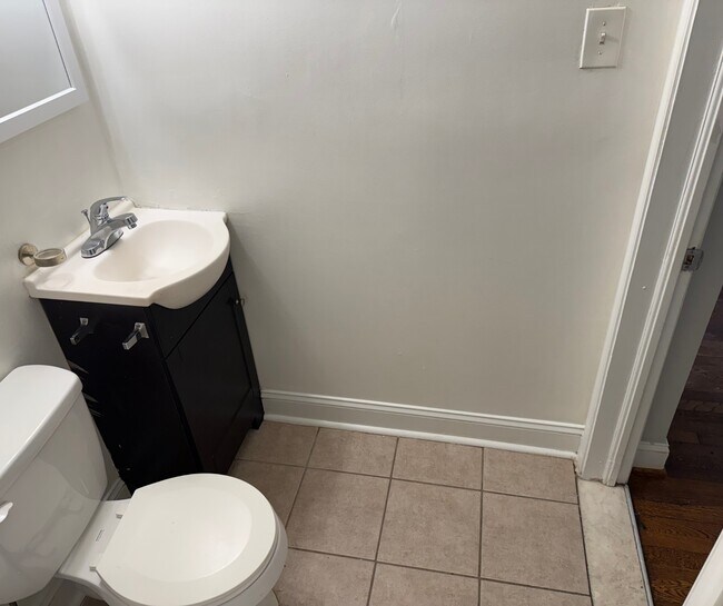 Building Photo - 5644 Midwood Ave