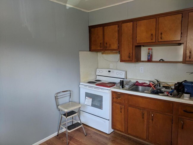 Building Photo - 505 Stanley Ave