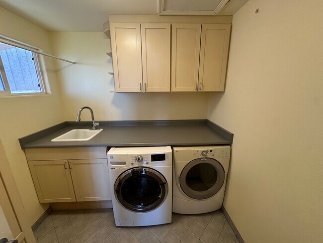 Building Photo - 55 Piimauna St