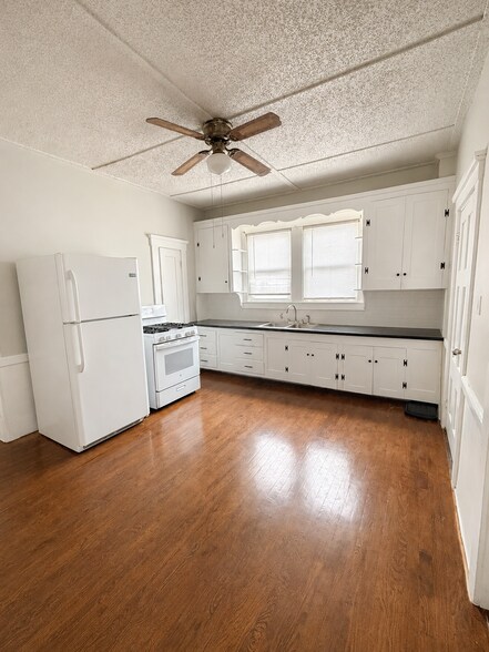 Building Photo - 112 Bonney St