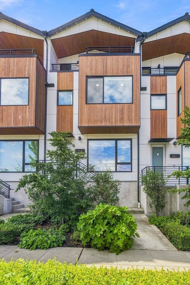 Building Photo - ULTRA-MODERN Air Conditioned Townhome in Beacon Hill (1st Month Free)