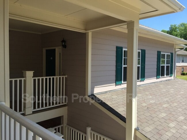 Building Photo - 522 Lionshead Rd