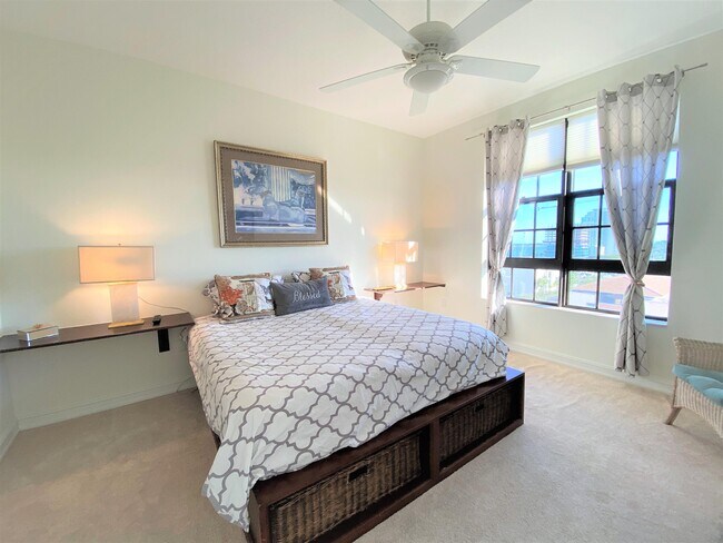 Building Photo - 801 S Olive Ave