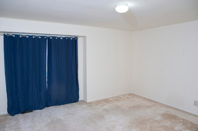 Building Photo - 38286 Brook Dr