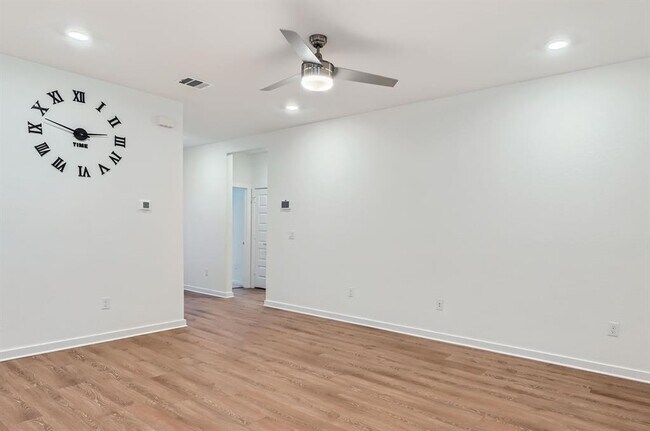 Building Photo - 112 Cupreata Ln