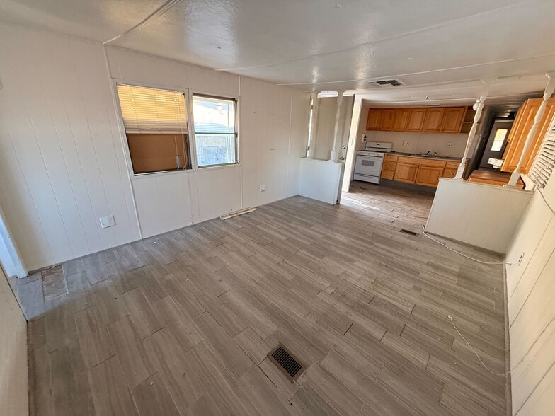 Building Photo - 3601 E Wyoming Ave