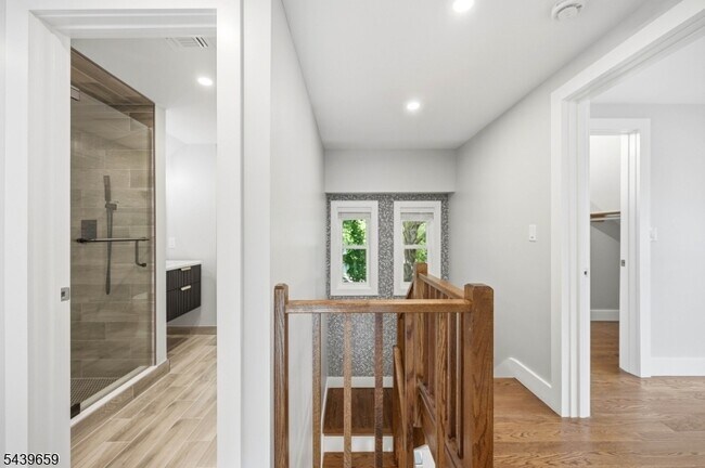 Building Photo - 40 Jardine Rd