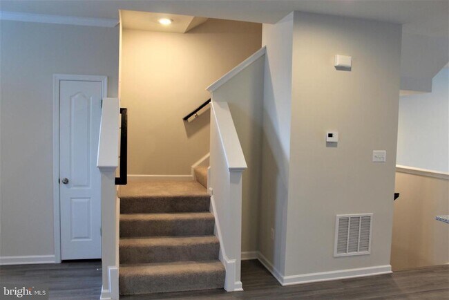 Building Photo - 6050 Krantz Dr