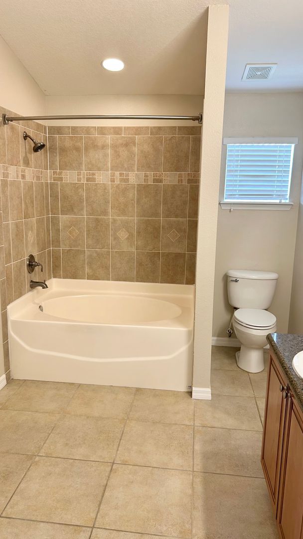 Building Photo - 3 bedroom, 2.5 bath, 2 car garage in a Qui...