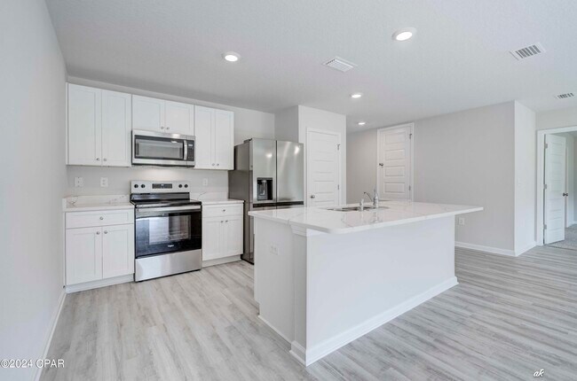 Building Photo - 282 Boggy Creek Way