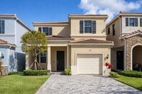 Building Photo - 829 NE 191st St