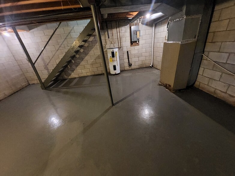 Building Photo - 208 Heritage Cir