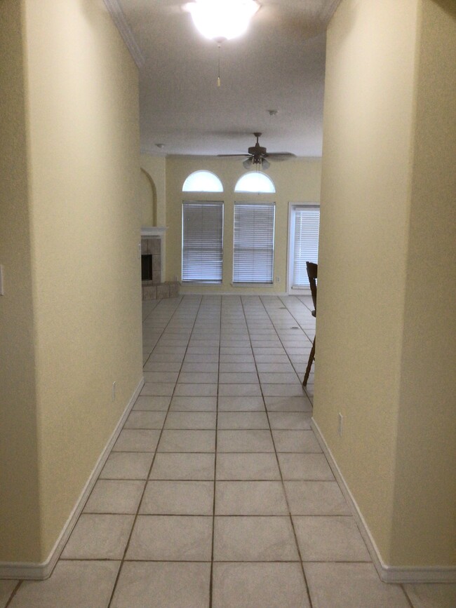 Building Photo - 13554 Peseta Ct