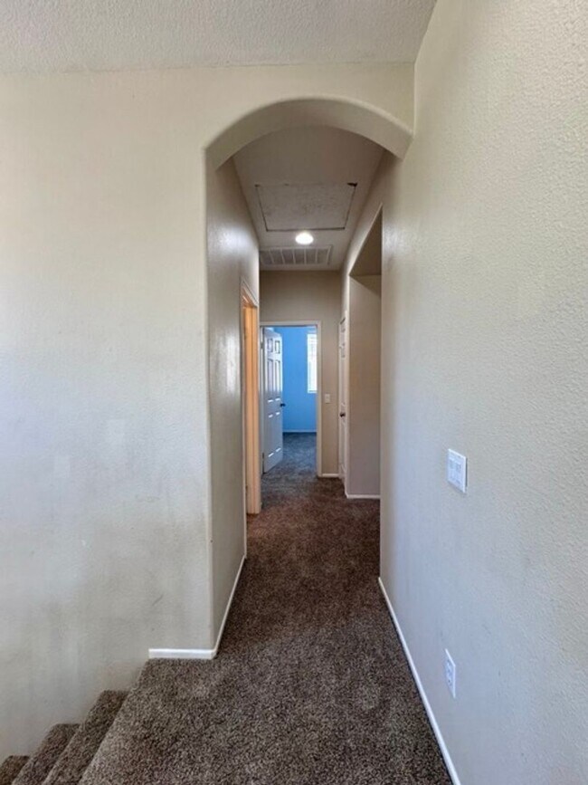 Building Photo - Beautiful 4 Bedroom + Office Home for Lease