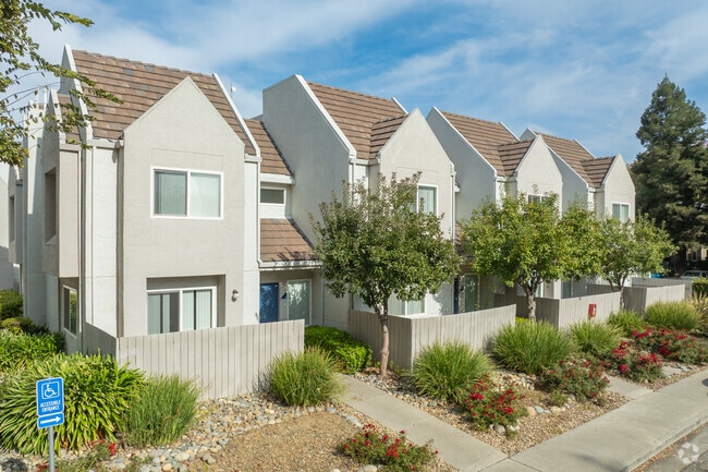 Alternate Building Photo - Fountain Circle Townhomes