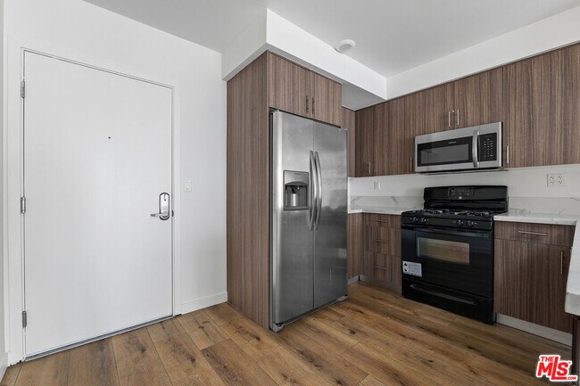 Building Photo - 5229 Willowcrest Ave